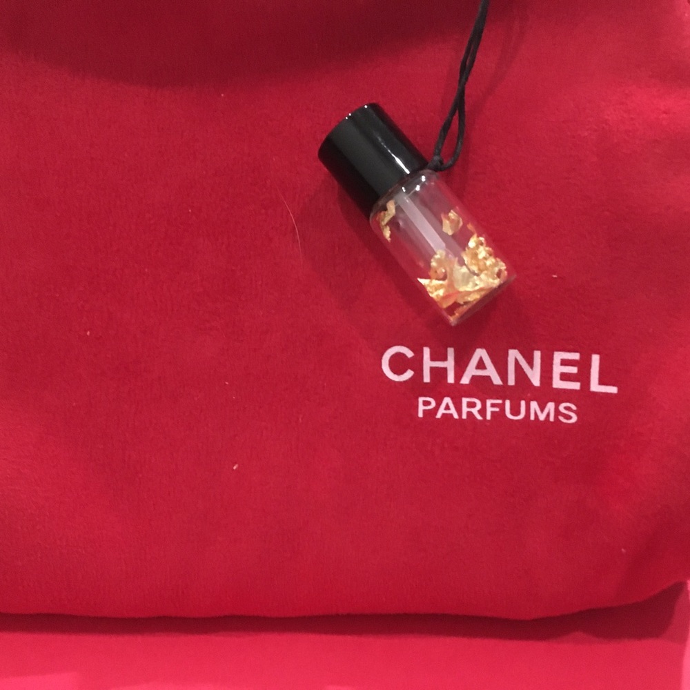 Chanel - Picture 6 of 7